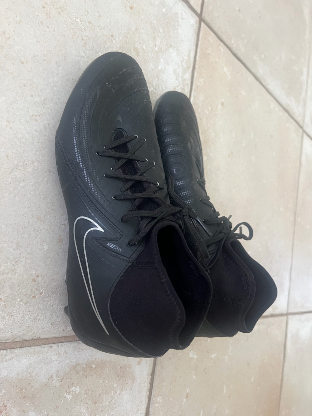 Nike Mens or women’s phantom Luna 2 soccer cleats